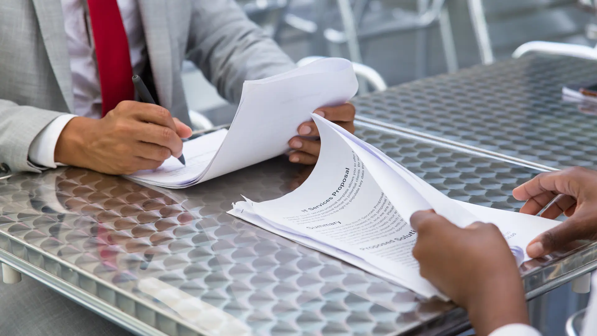 Contratos transparentes e SLA robusto: evite cláusulas escondidas e garanta os seus direitos