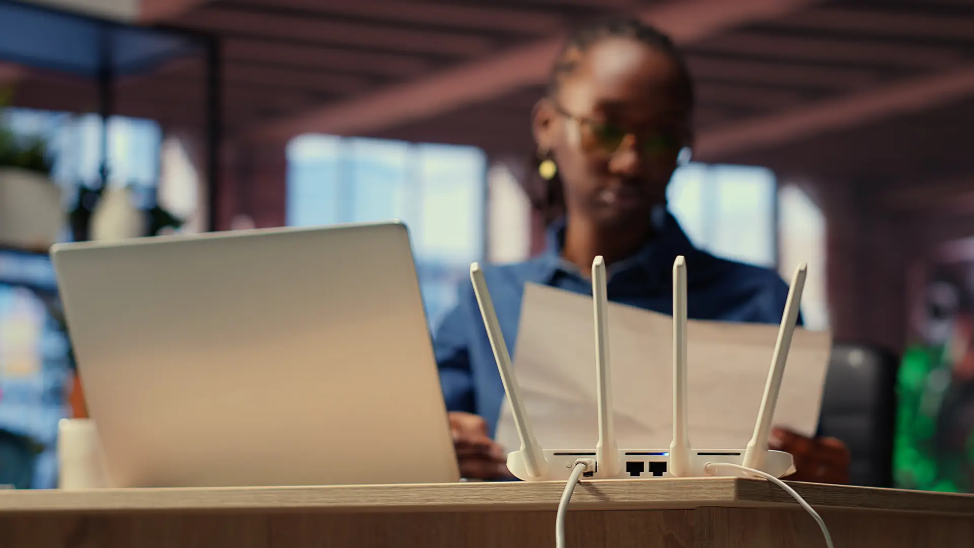 Como escolher o plano de internet ideal para diferentes perfis de empresa: do escritório pequeno à filial remota